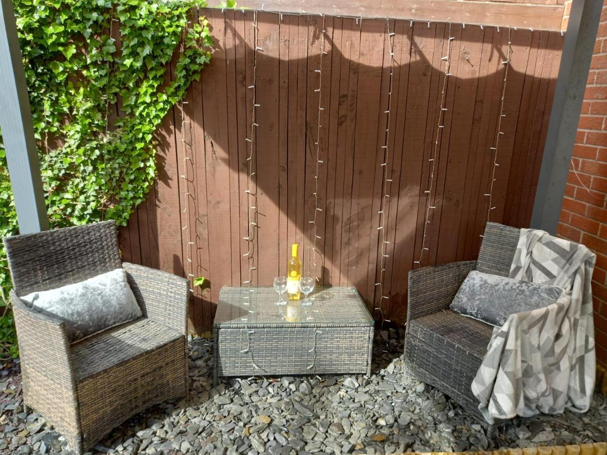 Twin Room In Prescot Homestay Exterior photo